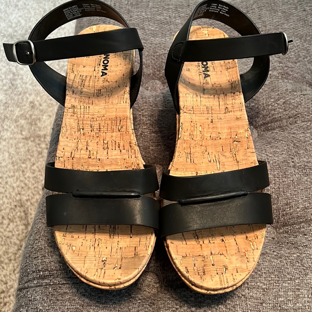Sonoma. Black Wedges
